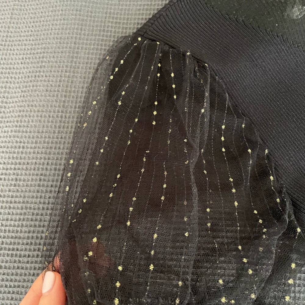 PUFF SLEEVE TOP - Picture 2 of 6